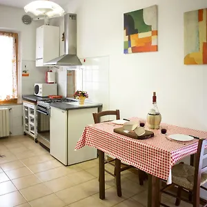 cheap-apartment-in-the-old-village.it-tuscanyhotel.com/